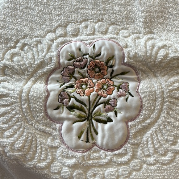 Embroidered Cotton Hand Towel - Picture 6 of 9